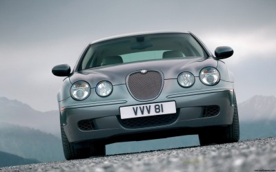 2005-Jaguar-S-Type-02.jpg