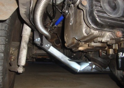 la traverse moteur en place..reste a la souder et a <br />rallonger la fixation a droite trop courte de 1cm.....