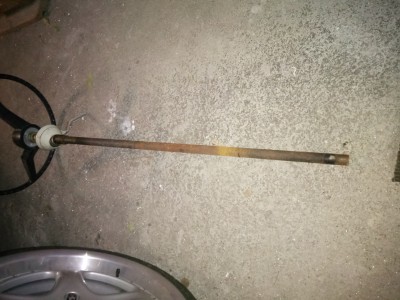 DSC_1348.JPG (85.74 Kio) Vu 10248 fois La colonne de direction d'origine