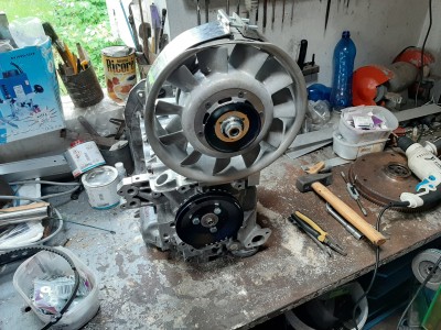 20200509_154708.jpg (2.93 Mio) Vu 21088 fois Fixation de la sangle sur le bloc moteur