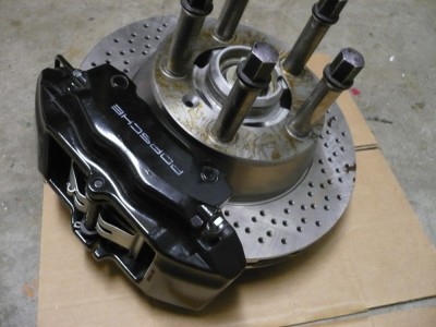 P1030016.jpg (64.87 Kio) Vu 8368 fois Disque 996 AR, coiffant un moyeu 944 atmo réusiné, et pincé par un Etrier Boxster Av