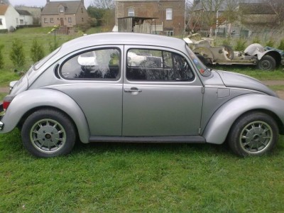 La voiture n'a plus ces jantes (gasburner). Elle est arrivée en france avec des jantes tôles classiques