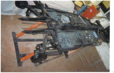 38-chassis après peinture (garage).jpg