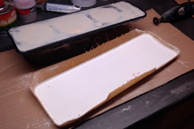 Démoulage du moule. Parfait sauf une mini-bulle, qui sera revue au mastic.