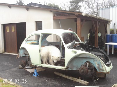 photos de Thenay mai 2006 + cox en démontage 087.jpg (81.71 Kio) Vu 14704 fois Et dans la foulé achat d'une nouvelle niche pour le chien du frangin!!!