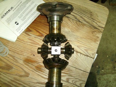 gl IMGP0202.jpg (106.81 Kio) Vu 3840 fois Le montage d'une boite 915, l'axe est bien mieux tenu et tout est surdimensionné.