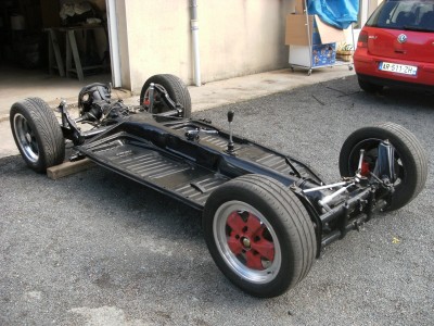 cox 043.jpg (131.92 Kio) Vu 9323 fois J'ai supprimé les dômes je ne compte pas m'en resservir pour fixer les sièges,sûrement des Porsche.